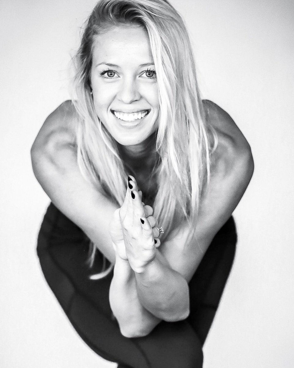 Hi guys! I’m now offering Yoga classes online via zoom! Book a private, or a class w/ a group of people on my site. Link is in the bio. Classes range from 30 mins to an hour! #yoga #yogaclasses #zoom #yogaonline #onlineyoga #yogi #practiceonline #zoomclasses #zoomclassesonline