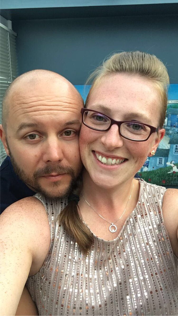 samantharober33's tweet photo. Lovely wknd drinks #soontobesmith 💍🥰👩‍❤️‍👨 #friendsforever👯‍♀️ @MRSM1TH888 @Rebecca_Magnay https://t.co/KHEF2rxiYo
