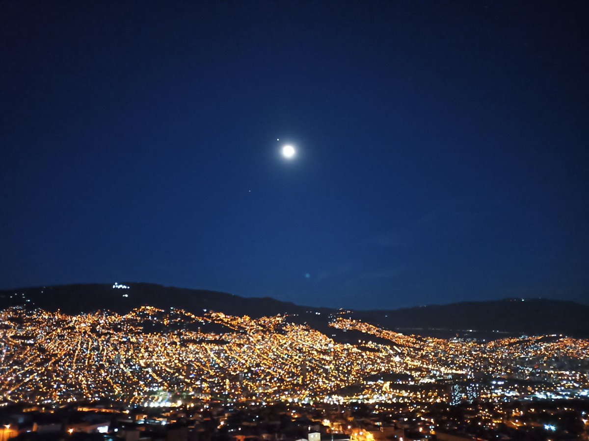 HoyosCesar's tweet photo. @metrodemedellin Desde Robledo! https://t.co/MaOGKQfwSL