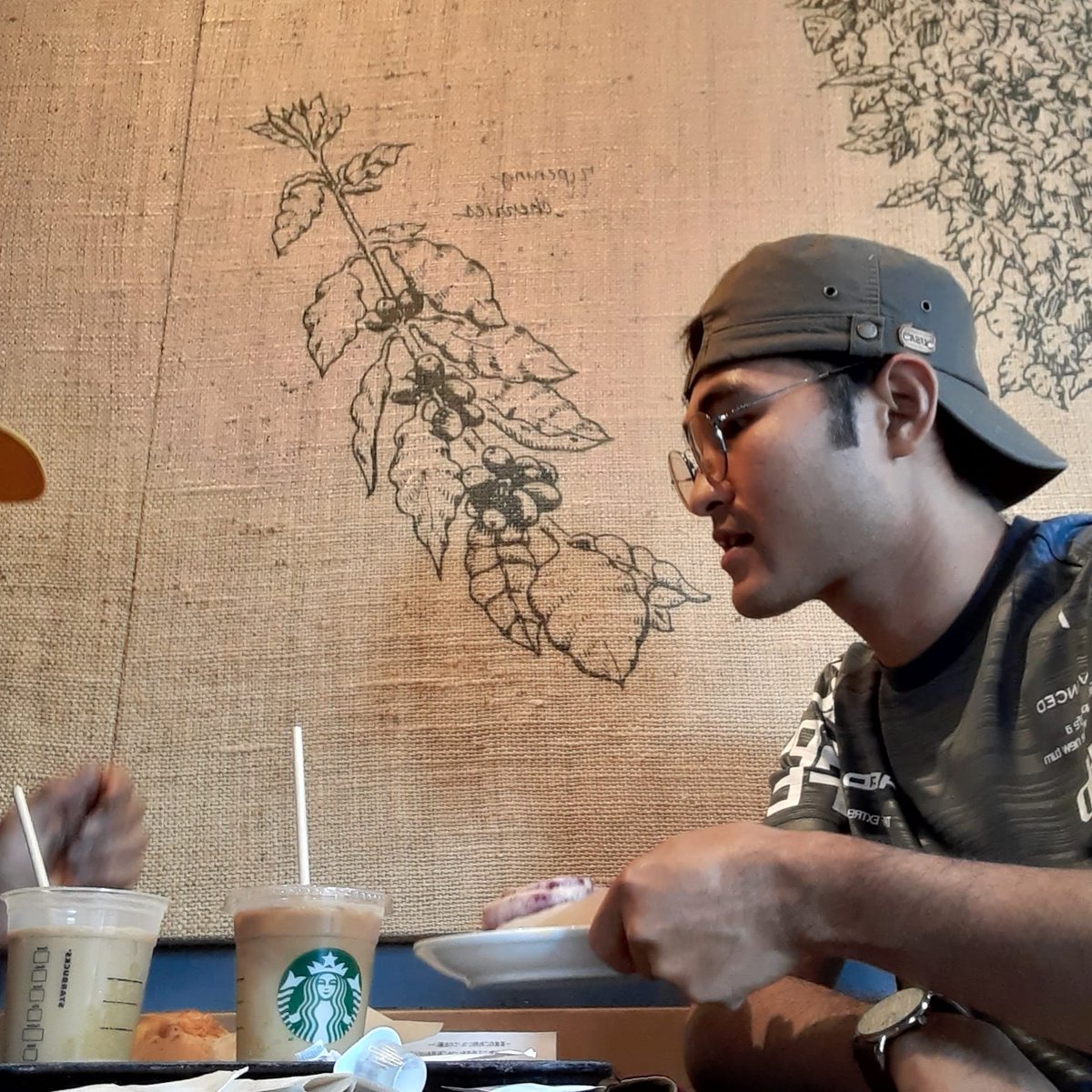 ajibolank's tweet photo. Starbuks coffe Yokohama Japan. https://t.co/WhfjrHbXQt