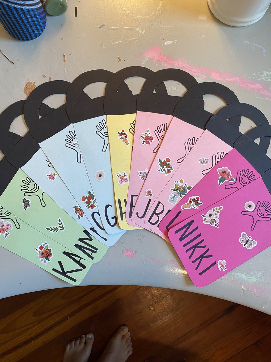 underupreciated's tweet photo. Someone tell me these look like hydroflasks and I didn’t waste my time on them lmao 🥴🥴🥴 #justRAthings https://t.co/BUziQU35Yd