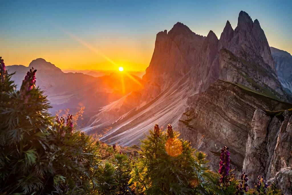 travelpics_ml's tweet photo. An incredible Sunrise at the Dolomites, Italy (6000x4000) (OC) IG: https://t.co/WahR1wuKiP.jacky via https://t.co/s6vyO75BXE https://t.co/TXd3VHsStx