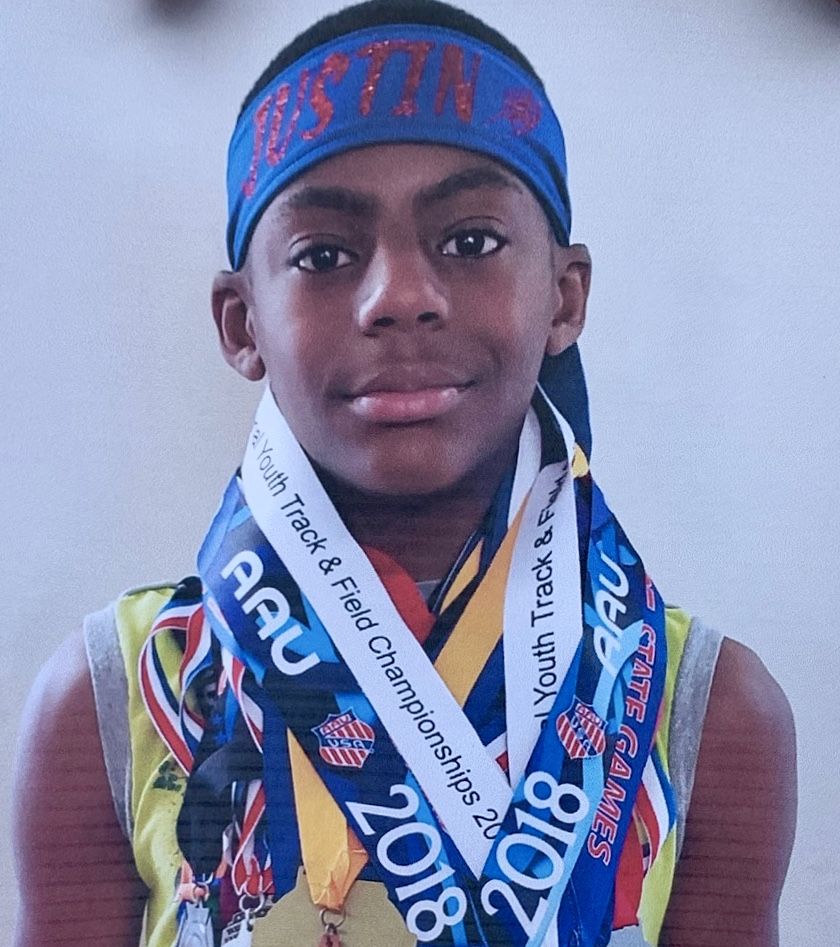 Durham police are trying to locate 12-year-old Justin Lawrence who was last seen riding his bicycle on Rondelay Drive around 10 a.m. today.
Anyone with information is asked to call the Durham Police Department’s main desk at (919) 560-4427 or 911. https://t.co/zGZxdoTXr9