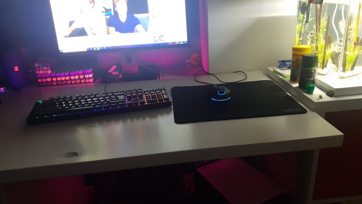 Daronlebg's tweet photo. clavier et souris: masterkeys lite L et souris mm530
PC:
4GO DDR4
A10
GTX1050 2GO
carte mere : asrock a320hm
#fhdw https://t.co/45Sn8F26FQ