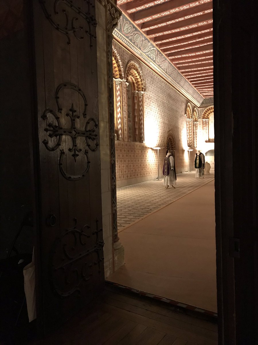 christof_grauX's tweet photo. #culture Promenade pendant les visites guidées du Palais épiscopal d’#angers! Un moment des plus agréables dans un lieu unique de notre ville qui dure tout l’été ! La visite du soir = 30 minutes ! Merci #humanavox @Chris99245451 m https://t.co/MHcJFSILzj