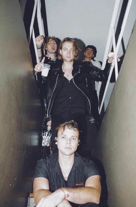LETSSAFETYPIN's tweet photo. 19. #LETSSAFETYPIN5SOSFAM https://t.co/E9I6ersQT0