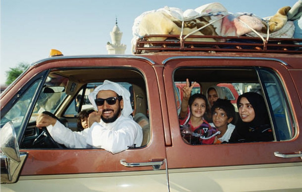 فرحة أهل #الكويت بالعودة بعد التحرير .. 
#الكويت_حرة 
#ذكرى_الغزو_العراقي_الغاشم