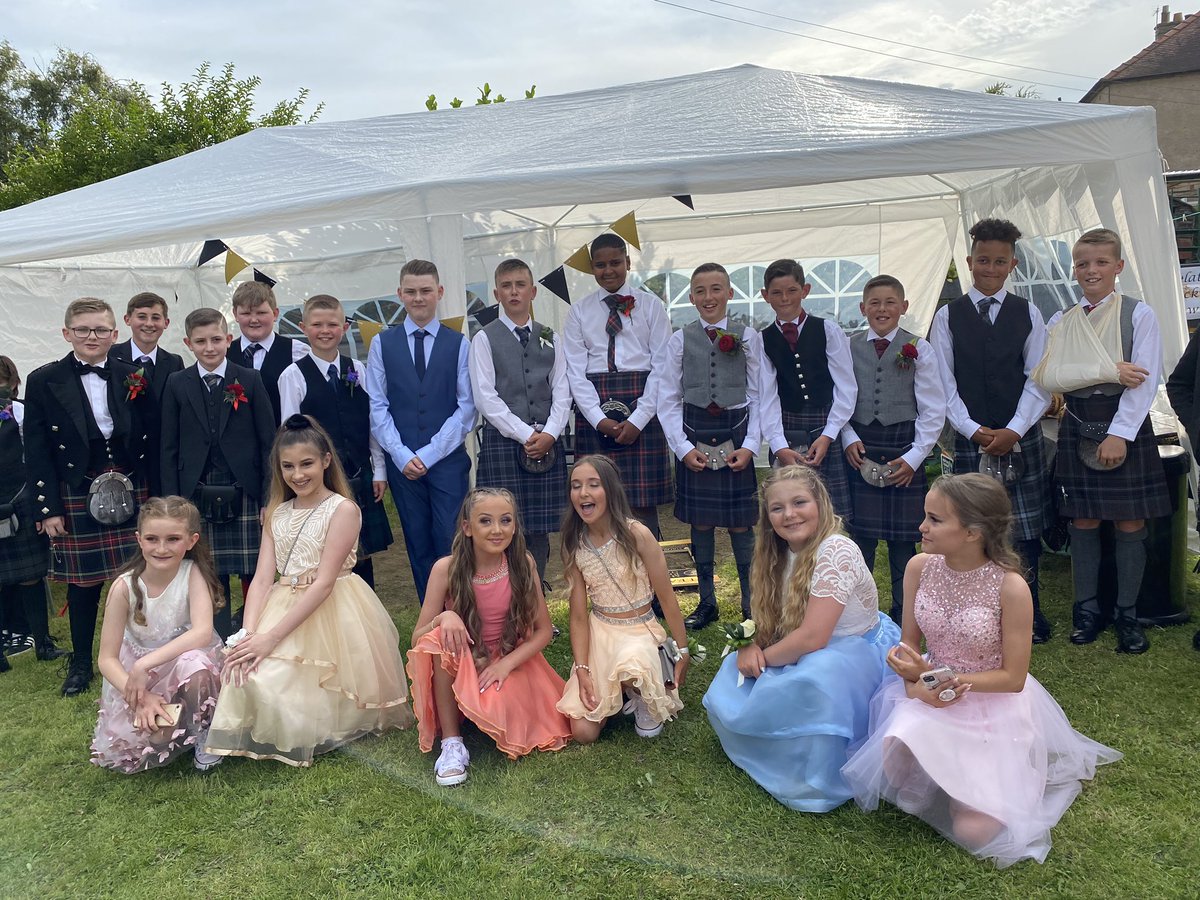 nikkim_07's tweet photo. Hear is some@off the boy /girls murryburn class off 2020 💙❤️ @MurrayburnP https://t.co/p2uRUSGVOP