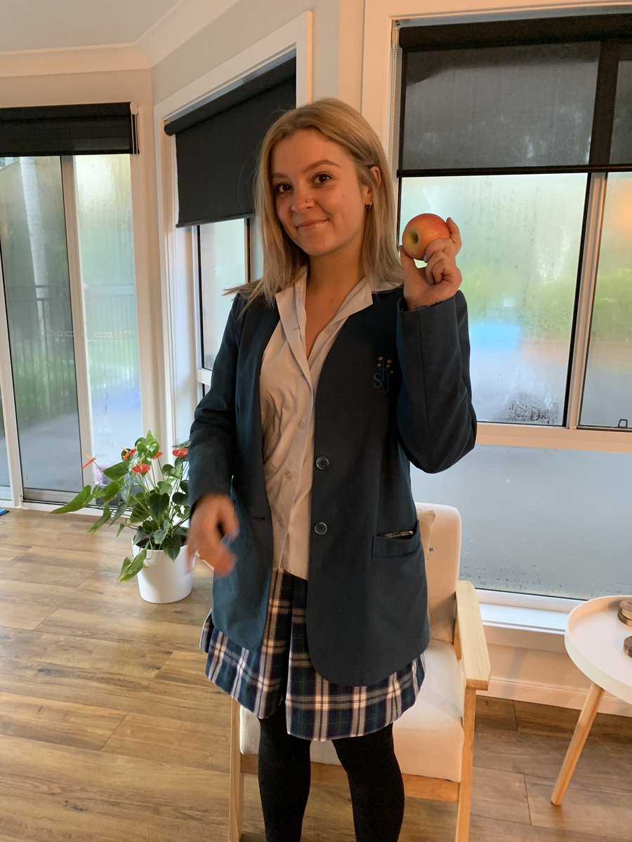Ok .. I know it’s an apple ..but peeps this teenager thinks it’s a great lunchbox snack food ...  try to cut down on free sugars in processed snacks #dentalhealthweek @UON_ORHL @drjanetwallace @luciaanne_OHT @drlindawallace