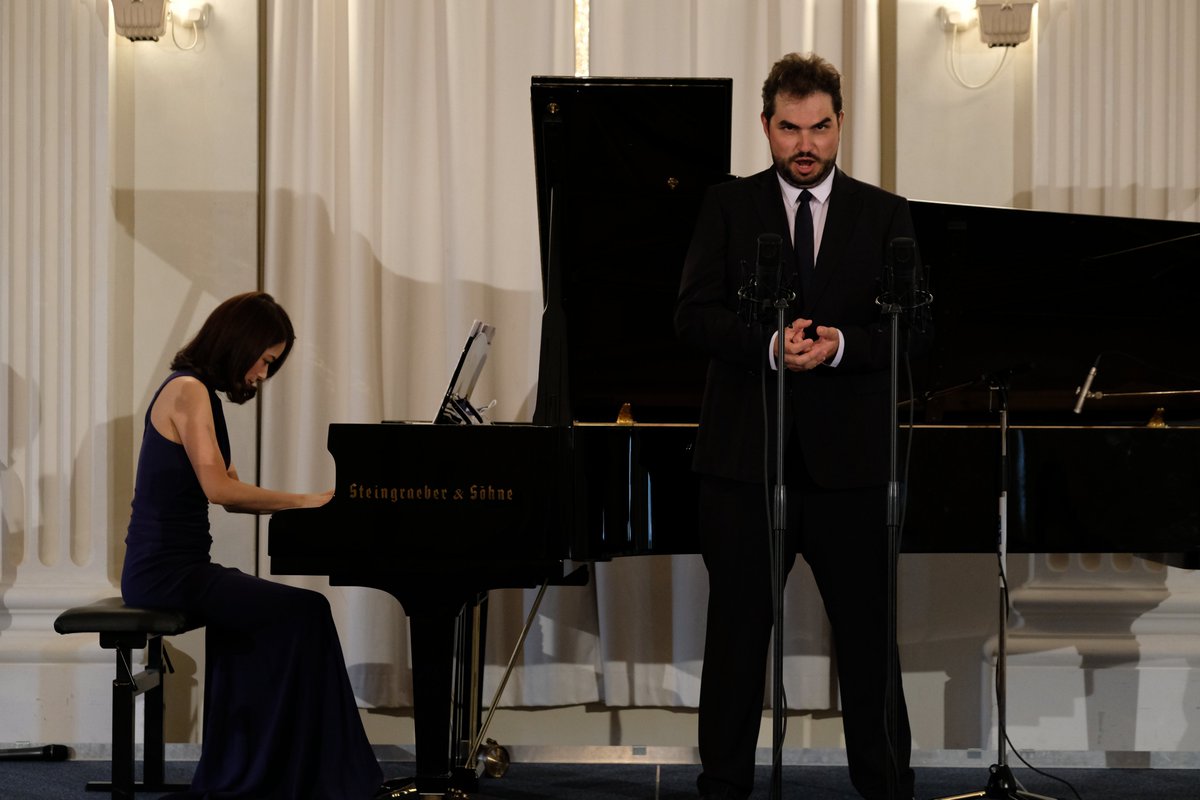 ArabeskeOpus18's tweet photo. Es war ein unvergesslicher Abend mit meinem fantastischen Musikpartner, Manuel Walser! Was für eine Freude, dass man wieder vor dem Publikum musizieren darf! (LIEDERLEBEN-Liederabend mit Manuel Walser, Max-Joseph-Saal, 01.08.20) https://t.co/CXgmHW7Jfm
