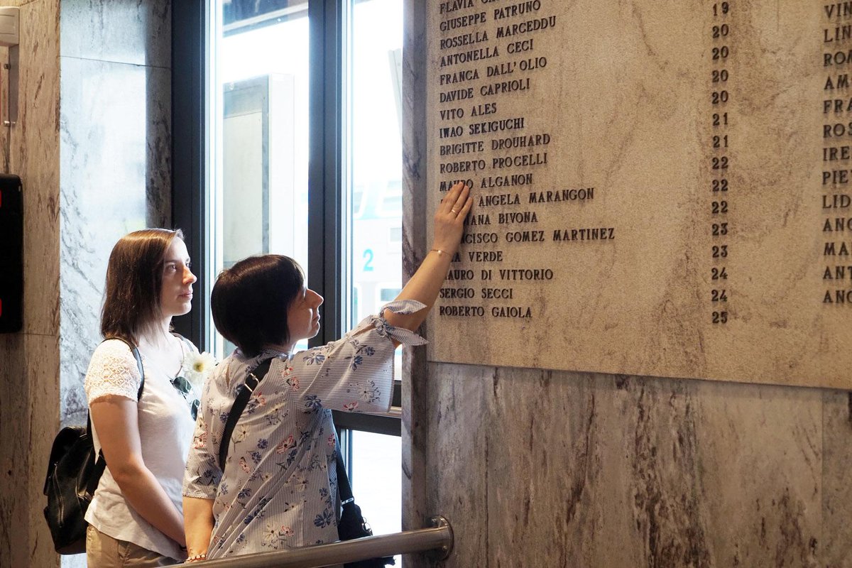 Then go inside the waiting room and look at the list of names of the 85 people who perished that day and remember, as it says on the memorial, and as I will explain in the continuation of this thread tomorrow, they were the victims of fascist terrorism >> 25