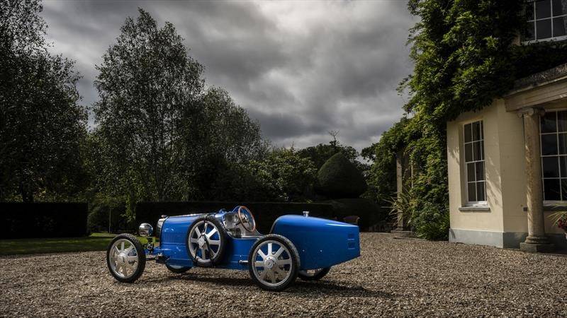 Autocosmos's tweet photo. Checa el nuevo @Bugatti #BABYII del que solo se producirán 500 las unidades 😍 Este modelo, exclusivo para niños, se encuentra disponible en 3 versiones y 2 opciones de manejo, ¿Se lo comprarías a tu pequeñín? ❤️ ¡Checa el precio! 👉 https://t.co/mJltahIUY4 https://t.co/qqX78OCacX