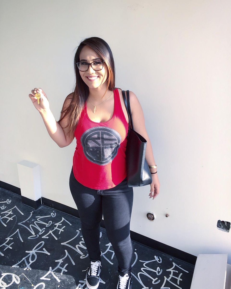 RydeOrD13's tweet photo. @jennahhhlynn knows RLC fashion
#redlabelclothing #redlabelfam #redlabelstreetteam #redlabel #heart #passion #family #dowhatyoulove #clothing #trendy #clothes #clothingbrand #onlineshop #onlineshopping #buylocal #supportlocal #aloha #mahalo #redlabellasvegas #redlabellv #shoutout https://t.co/HHoCx5KuSI