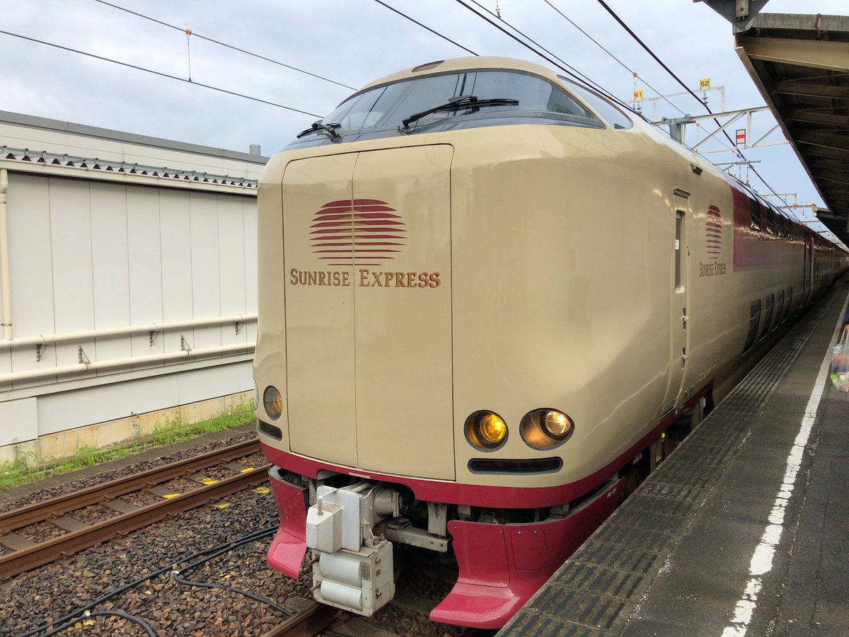 hiro_t_g7's tweet photo. 名古屋駅にて、
いつかは、乗って旅してみたい・・・
#サンライズ瀬戸　#サンライズ出雲　#寝台特急 https://t.co/unTvEP952O