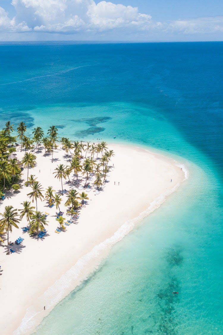 FundaturRD's tweet photo. .@BritishVogue; “10 Reasons Why The Dominican Republic Should Be On Your Must-Visit List” https://t.co/6yDoi4xmqd https://t.co/JYz6ocAQhN