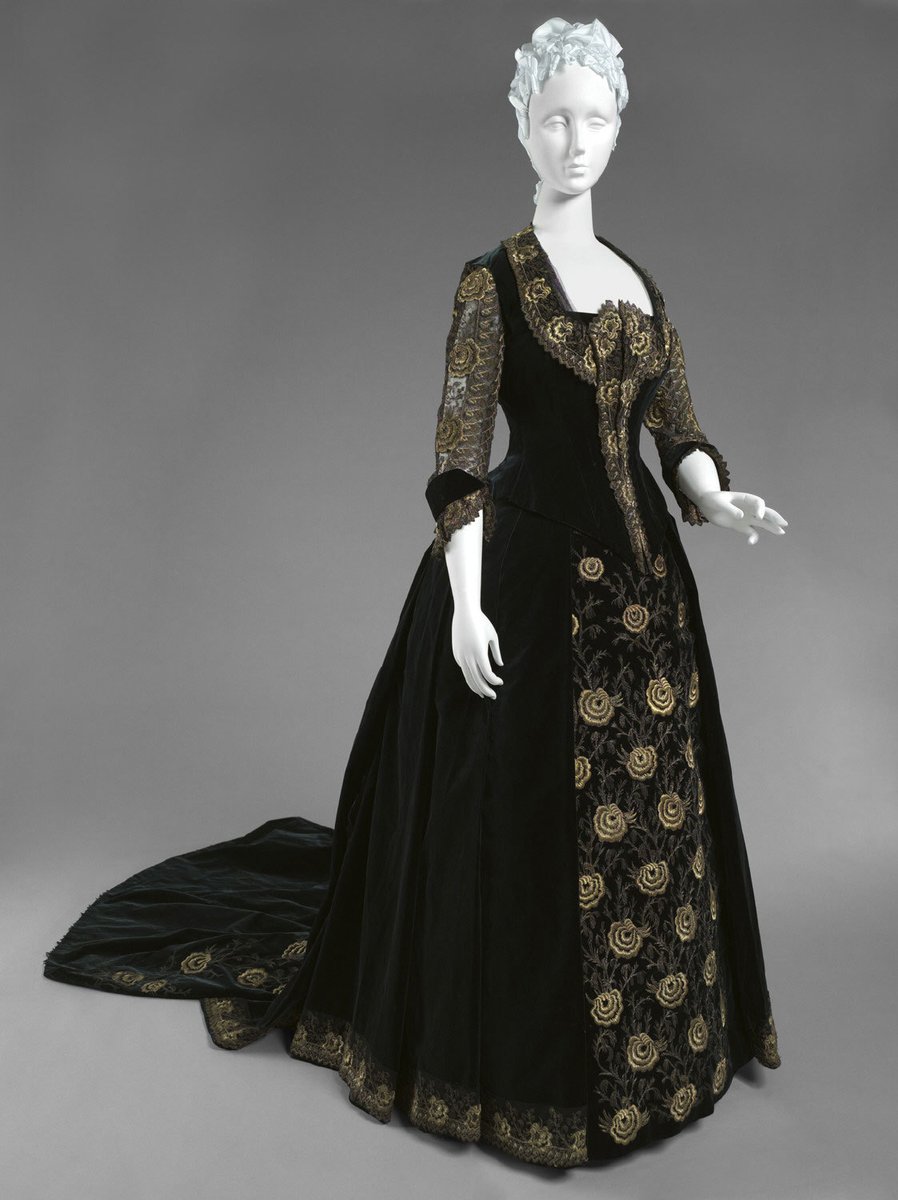 A dinner gown must have sleeves, even if short, and the neckline should not be low; too much bare skin is inappropriate for the dinner table. Formal fabrics trimmed with lace are popular for evening.