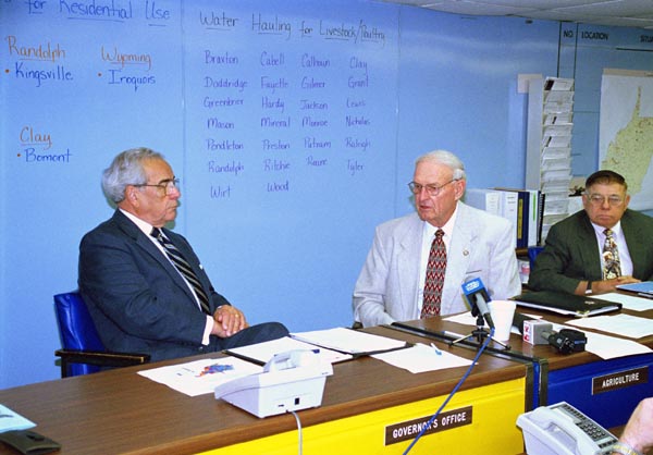 VoicesOfApp's tweet photo. "On August 2, 1999, President Bill Clinton declared all 55 West Virginia counties part of a federal drought disaster area."

Picture: Governor Cecil Underwood and Commissioner of Agriculture Gus Douglass at drought meeting. https://t.co/tIXZYmmMct