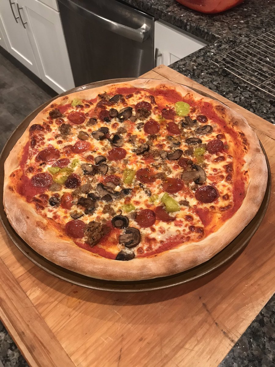 BrentCase1's tweet photo. 1st sign of cool temps and the oven is rolling... #PrincipalsPizza #HTownSTAR  checkout  the keto friendly sausage crust..... #Amazing https://t.co/T8tqc7ia4F