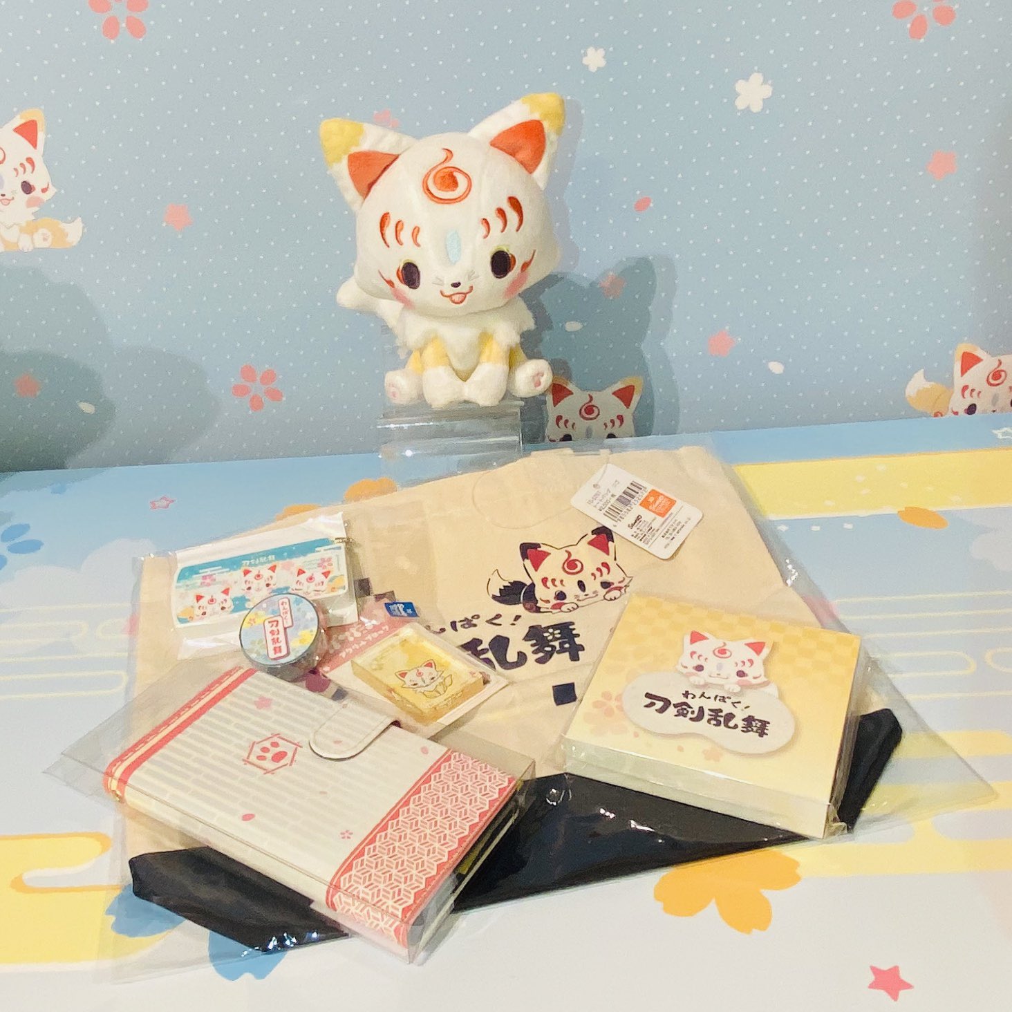 わんぱく 刀剣乱舞 商品紹介 わんぱく 刀剣乱舞 Pop Up Shopより こんのすけデザインのグッズをご紹介 各商品の詳細はリプライをご覧ください 画像内のぬいぐるみは監修中となり 発売時期と場所は未定です 刀剣乱舞 とうらぶ わんぱく