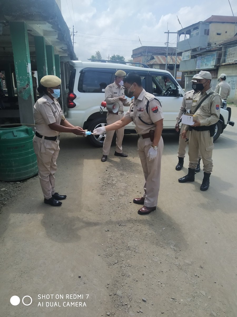 PoliceThoubal's tweet photo. Masks and sanitizer being distributed among police personnel by SP Thoubal Dr. S Ibomcha Singh at Heirok @LMKhaute @NBirenSingh @Th_Radheshyam https://t.co/TD1rTbWdfv