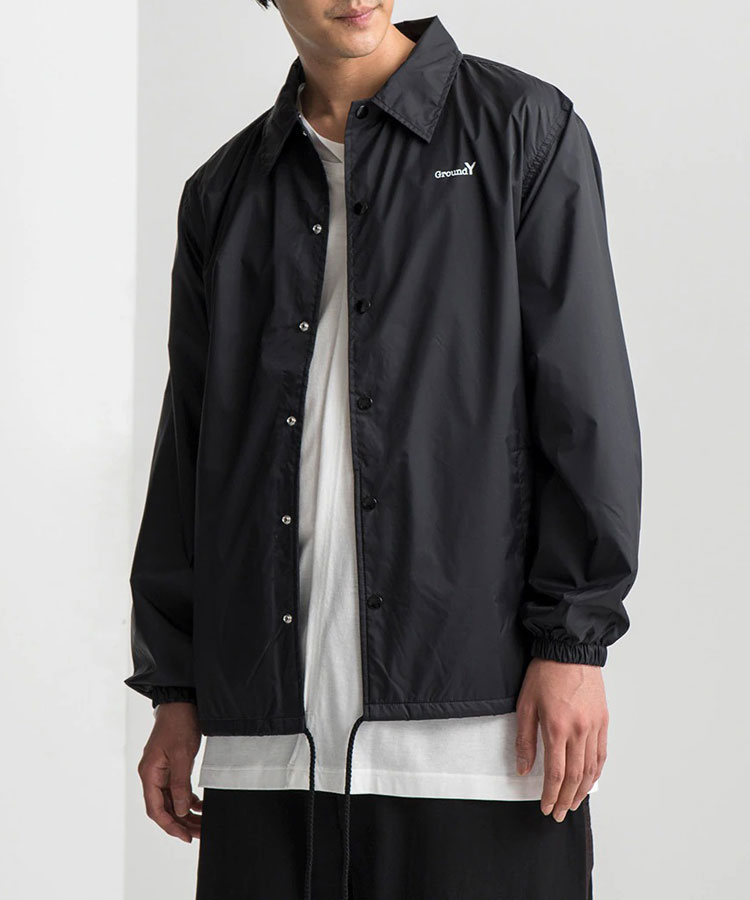 STYLISE_DONOBAN's tweet photo. https://t.co/MUU9eLQpEX Ground Y「Random Logo Nylon Coach Jacket Type B」Ground Yオリジナルのランダムロゴを施し仕上げた、ナイロン素材のコーチジャケット。カジュアルとモードテイストをシーンによって使い分けられるアイテム。17,600円(税込) #2020AW #GroundY https://t.co/4FyhmcJezp