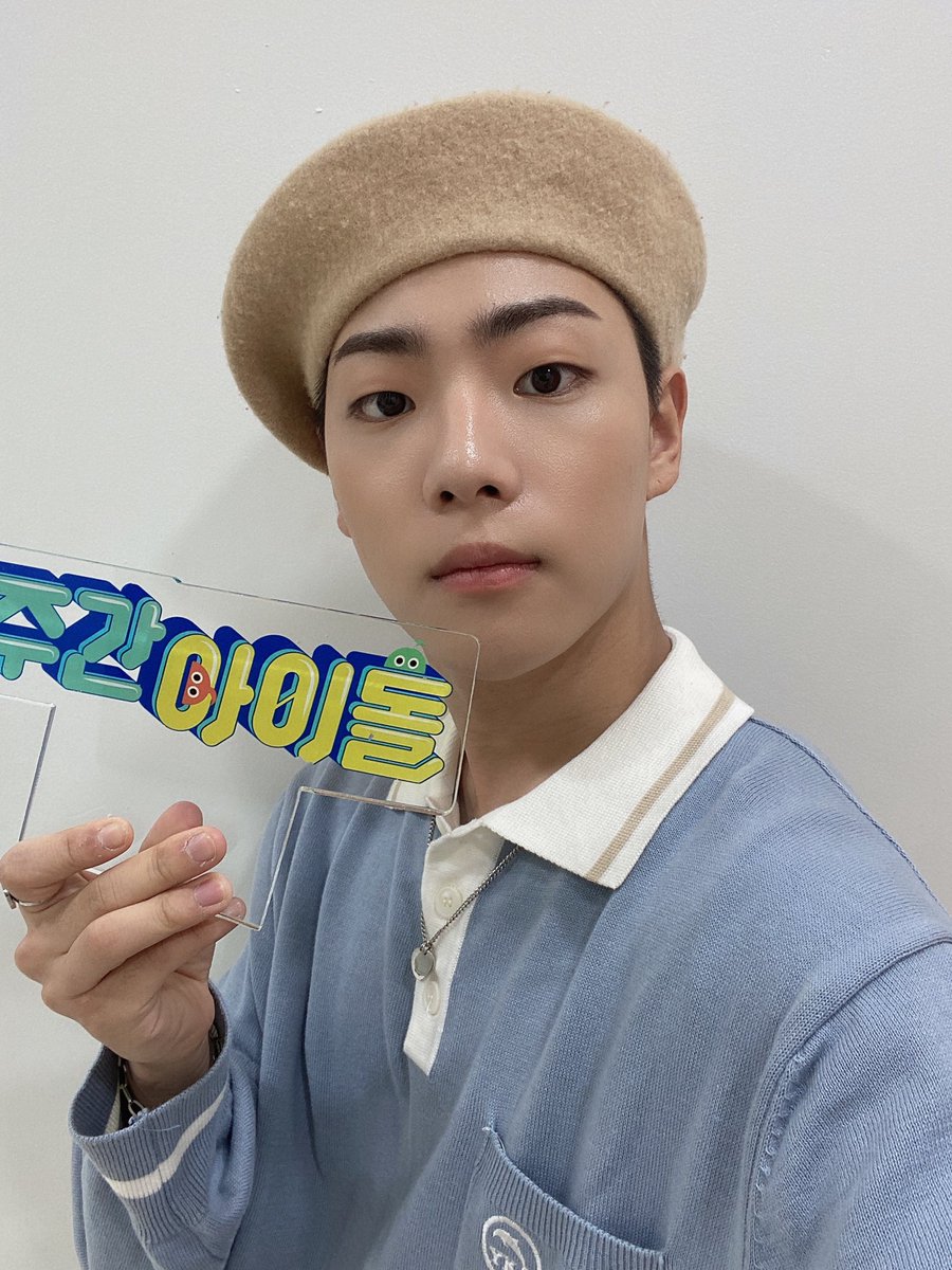 주간아이돌 (Weekly Idol) tweet media