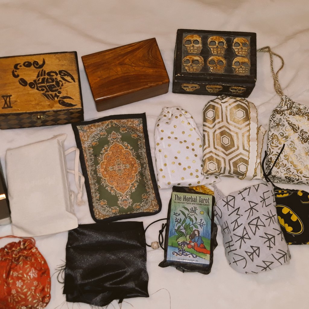 WitchesFor's tweet photo. The Tarot Collection
🖤🖤🖤🖤🖤🖤🖤🖤🖤🖤
#witchesforyang #witchyshit #witch #divination #psychology #tarot #introspection https://t.co/ObIttaX5iR