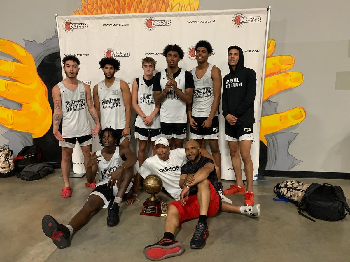 Reginaldmayo7's tweet photo. 3rd PLACE MAYB NATIONALS COULDN'T BE MORE PROUD OF THESE LAWRENCE KS KIDS THANKS COACH WILLIE DOTSON!!! https://t.co/WTmMJalXgt