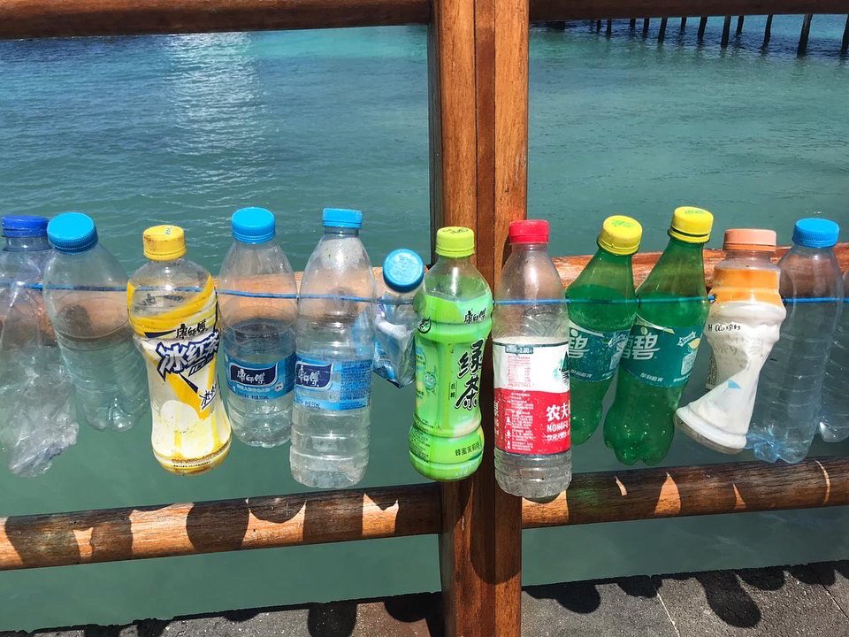 sosgalapagos593's tweet image. ⚠️UPDATE⚠️

Chinese Plastic waste is becoming the new normal reality to encounter in #Galapagos . According to locals, plastic bottles are been found everyday by locals in near by beaches in Puerto Ayora (Santa Cruz Island) Copyright Credits: Andrés Vergara 

#SosGalapagos