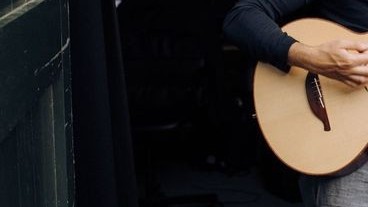 Niall Horan creciendo con una guitarra en la mano[Hermoso y sentimental hilo]