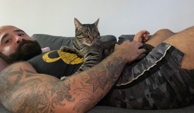 I can’t move ? https://t.co/DdghRaCVV2