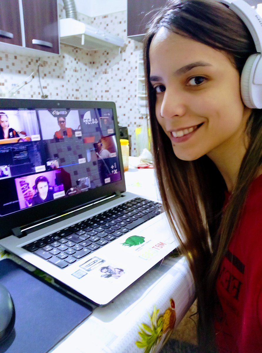 Agustenaa's tweet photo. Acá ñoñando un domingo viendo @devoffarg #TeamGiuli 👩🏻‍💻 @GiulianaEOlmos https://t.co/jtGxaPFgO5
