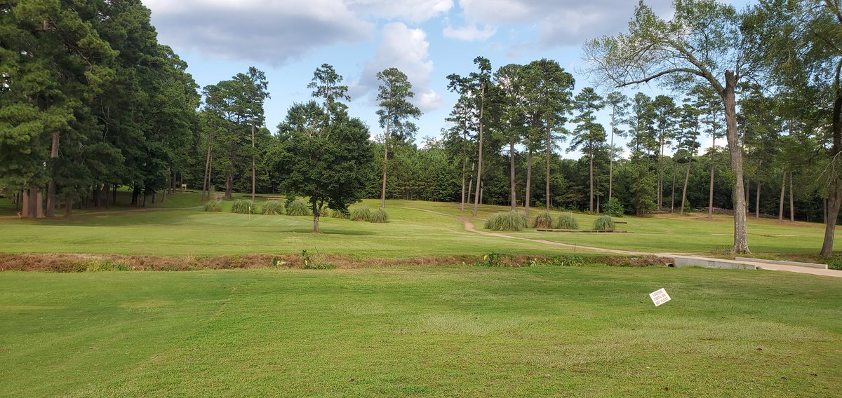 BobbyBakerJr2's tweet photo. First time on the course here in my home town, Pine Hills Country club in Minden,La. Offered some amazing views.  #Golf #sundayvibes #ping #pingg25 #par #golflife https://t.co/fdoeEe4X4f