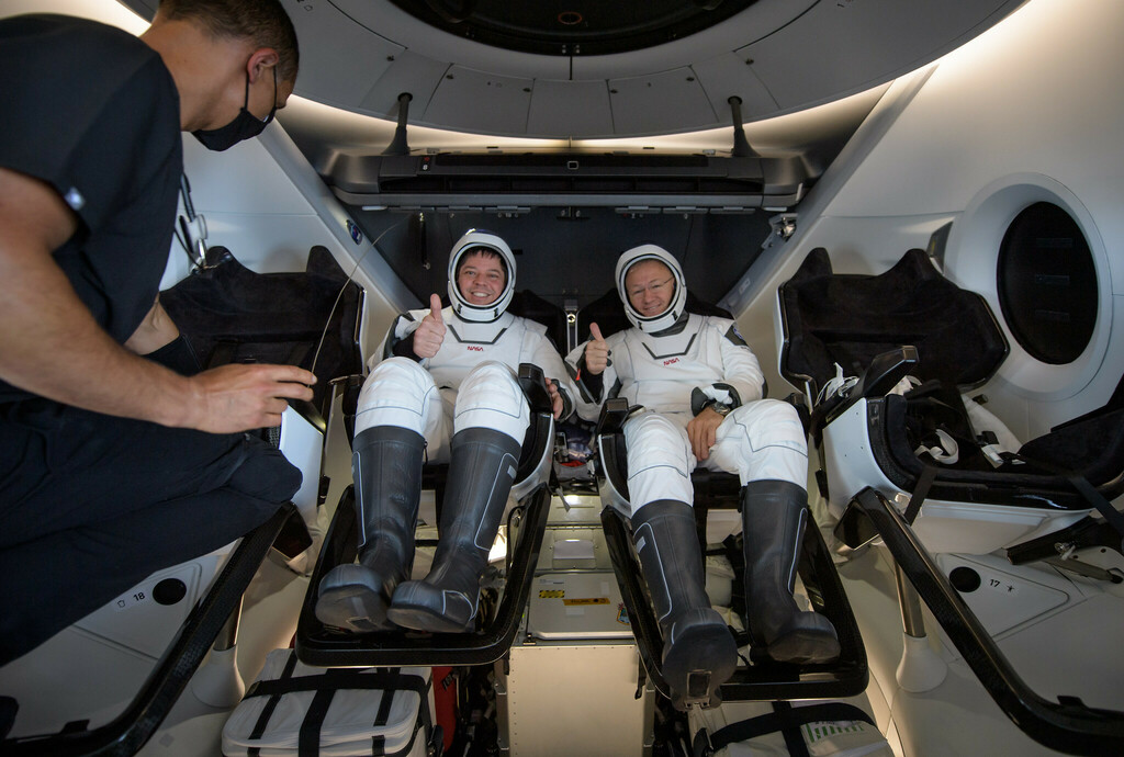caroline_forrey's tweet photo. Crew Dragon Safely Returns Astronauts via NASA https://t.co/0nlz35dEpH https://t.co/UBNW9jatPZ