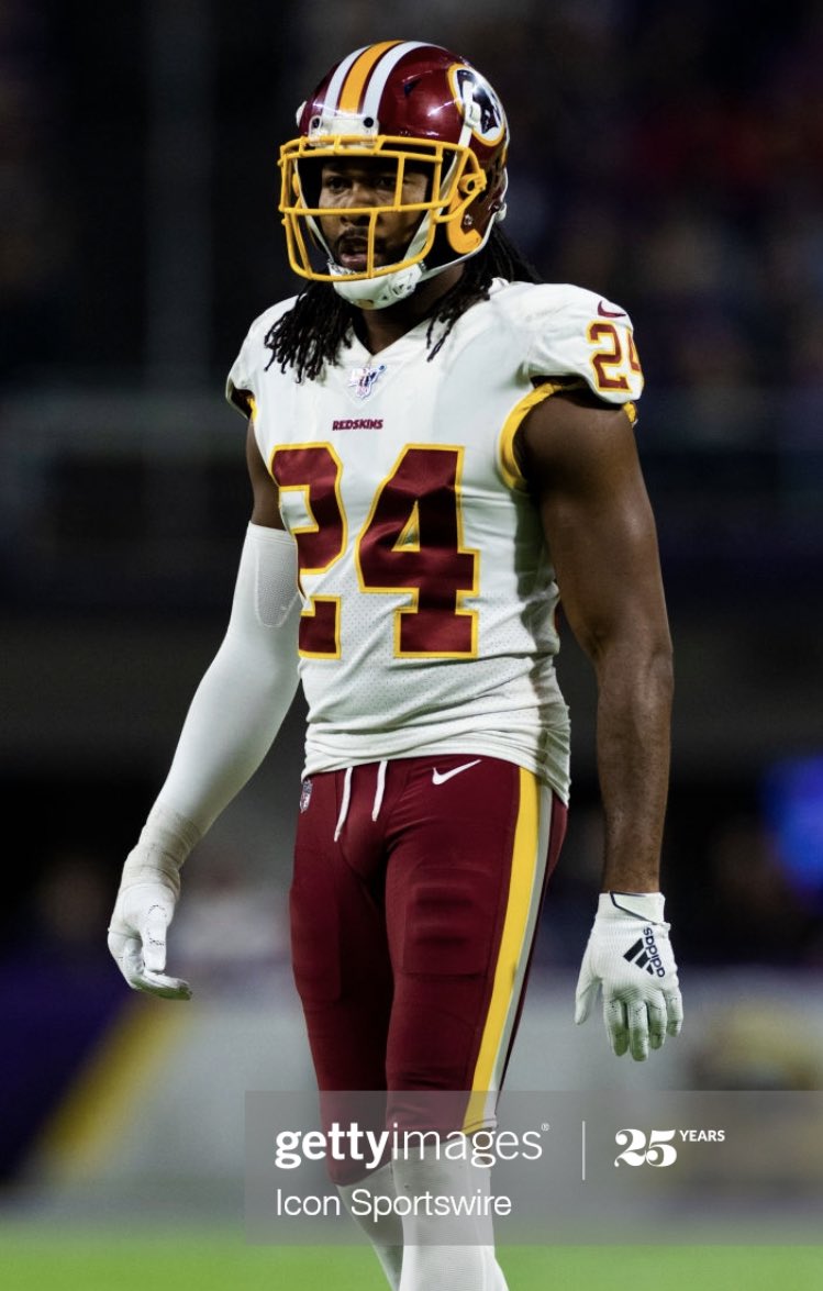 HelmetStalker's tweet photo. Bills DB Josh Norman has been fitted for a Schutt Vengeance Pro with a titanium V-EGOP-TRAD-NB facemask and a SportStar Victory facemask, he wore a Schutt Vengeance Z10 with a carbon-steel V-EGOP-TRAD-NB facemask in 2019 with Washington. https://t.co/3v6NjfsAqn