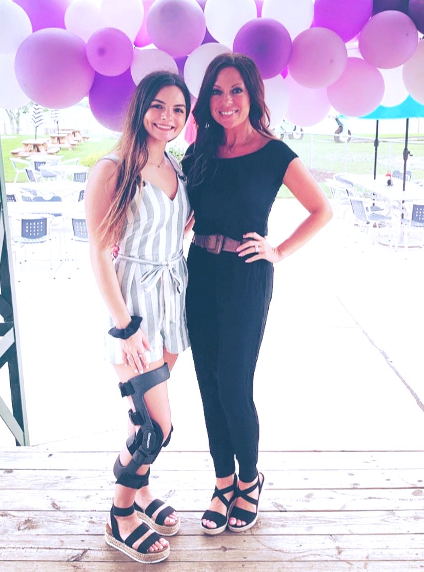 shayelizabeth76's tweet photo. Special bond with this precious one💜 @bella_morabito I hate thinking about my 2020 Woodhaven grads leaving for College...I hate goodbyes🥺 But so excited to watch them change the World✨ https://t.co/CsAjm40dUF