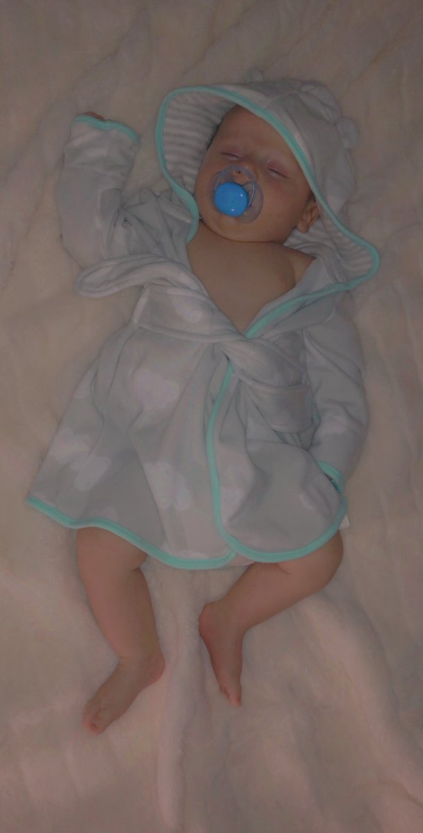 HaileyComeaux1's tweet photo. the after bath aftermath🧼 #SoFreshNSoClean https://t.co/lEci3KVsvX