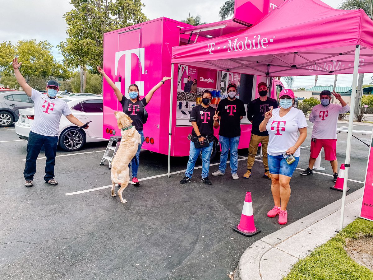 magentamaam's tweet photo. Doggone good Day 1 π π #TheNewTmobile https://t.co/7DEt06n1IK