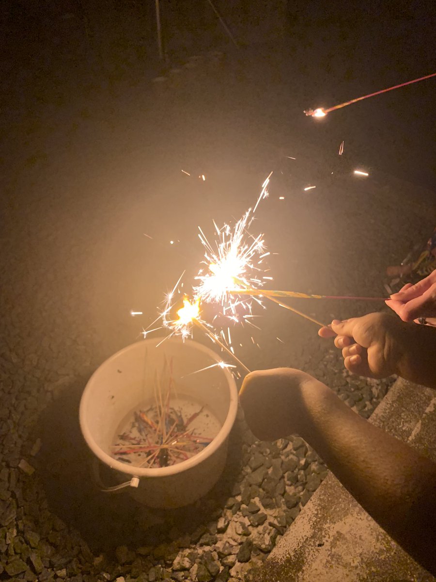 岡林宏樹 高知県小学生水難事故 昨日はずっと避けていた花火を少しだけしました 凄く亡くなった息子は大好きでしたから 来てたかなぁ って考えますね Team Hinakun