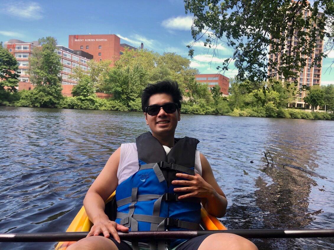 MtAuburnRadRes's tweet photo. R1 Hai Hoang enjoying some time on the Charles River! Another Boston perk during the beautiful summer! 

#futureradres @futureradres #radres https://t.co/7ty7vKz8kl