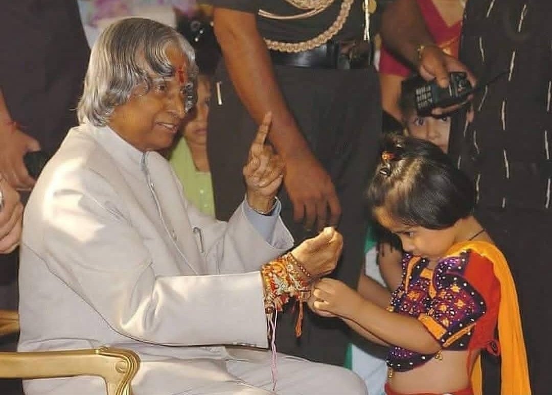 manassinte's tweet photo. ഏവർക്കും രക്ഷാ ബന്ധൻ - ശ്രാവണ പൗർണമി ആശംസകൾ. 😊🙏🏼🙏🏼🙏🏼
കൂടെപ്പിറപ്പിൻ്റെ സുരക്ഷക്കായുള്ള ആഘോഷമാണ് ഇന്ന് ലോകത്തിന് അവശ്യം. നാമെല്ലാം കൂടെപ്���ിറപ്പുകൾ.
@CMOKerala
@PMOIndia @rashtrapatibhvn #RakshaBandhan #rakhi2020 https://t.co/jWxNnpIAyQ