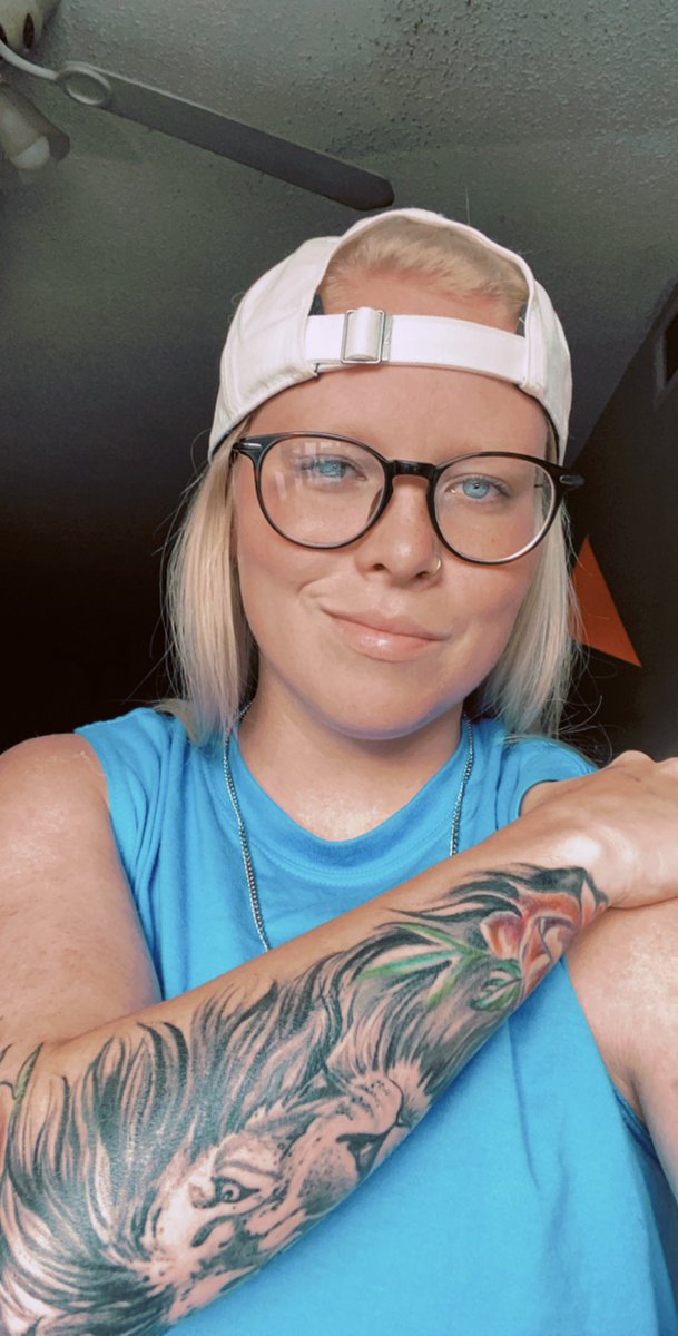 Lindsayschu's tweet image. here’s some pics of me from the last month. enjoy.  #LGBTQIbaes