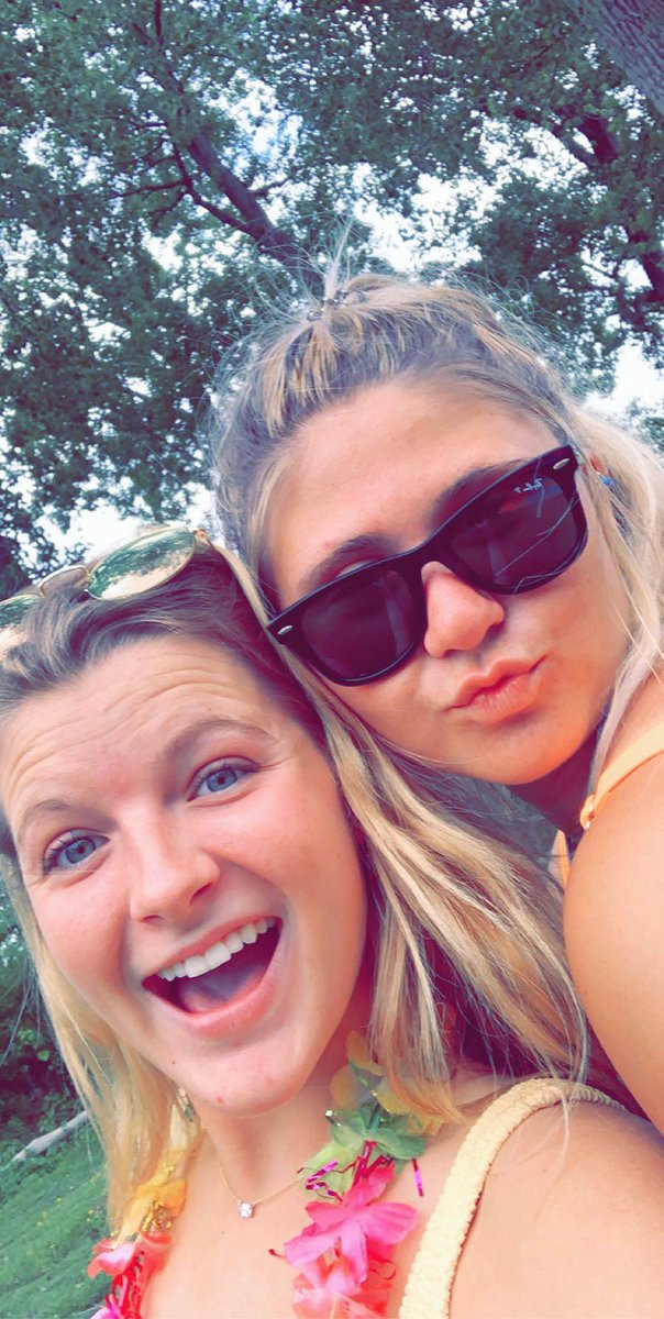izzyalexander_'s tweet photo. HBD IZ 🤩 Going to miss you &amp; all of our talks. Hope you had the best birthday, so thankful for you and all the mems, love youu 💓💓 @IzzyMerkel https://t.co/ELB4s9xbej