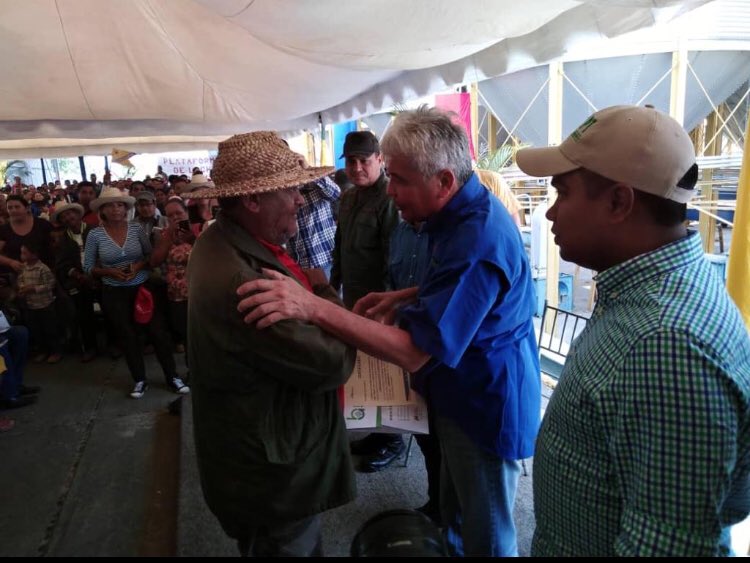 Carjaleon's tweet photo. #AtenciónYSaludParaTodos | Más del 30% del plan de siembra Venezuela Cultiva 2020 es llevado a cabo por el sector campesino a través de la pequeña escala de producción y con el apoyo total de las instituciones agrícolas del Estado #LaMarchaSigue https://t.co/scJFWWWtDO