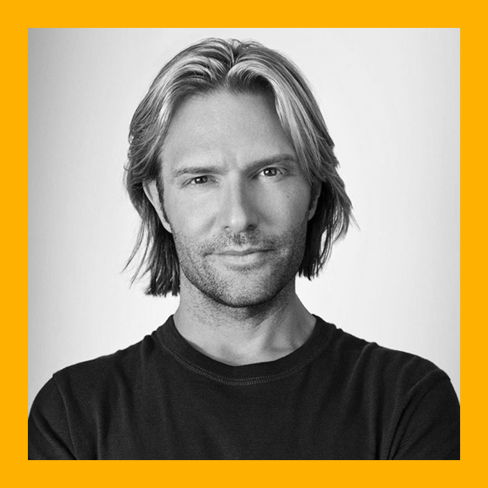 tedxaastmt's tweet photo. Eric Whitacre began his music career singing in his college choir; by 21, he had written his first concert work, Go, Lovely Rose, and advanced to Juilliard, where he studied under John Corigliano. https://t.co/ptR82OLZ9O