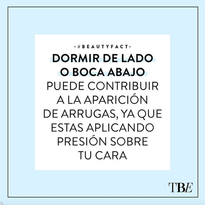 thebeautyeffect's tweet photo. #BEAUTYFACT 💫
La postura en la que dormimos también influye en la aparición de líneas de expresión. 🛏 💤

La mejor posición para dormir es boca arriba, de esta forma no provocas presión sobre la cara contra la almohada, el colchón o las sábanas. 😴✨ https://t.co/J1VPwkh8xD