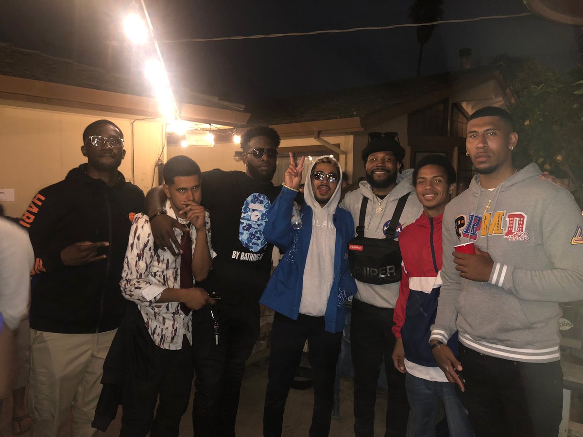 SmashMelson's tweet photo. BIG DAWGS IN THE BUILDING 😤❗️ #BALL4EVer https://t.co/edxKr4A1Rh