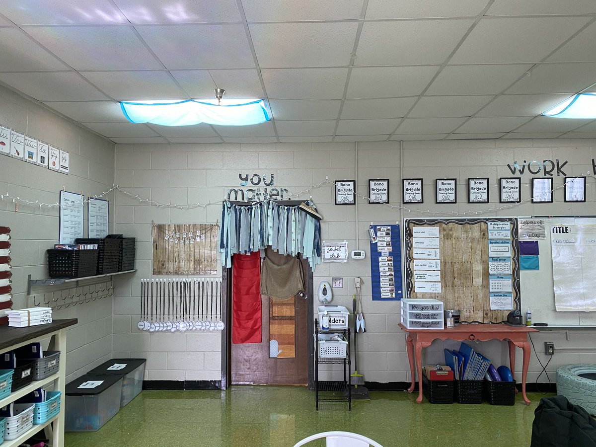 teach_with_bono's tweet image. Here we go! Ready for my new Brigade inductees!!! I cannot WAIT to love them. Let’s get it, Sumner!! #ilestrong #bonobrigadestrong #sumnerstrong @co_sumner @SumnerConnect @Ondie19 #bettertogether