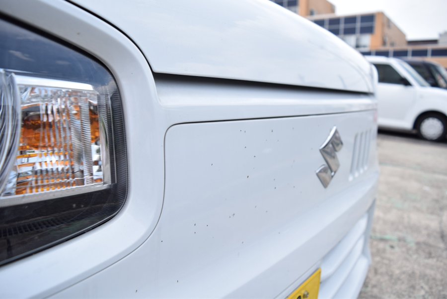 車の虫取りは厄介 塗装に悪い カピカピになった死骸をきれいに落とす方法 ブーマル