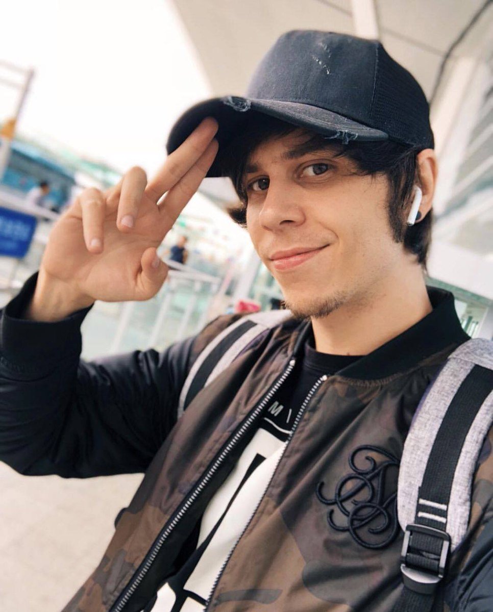 reynaflores98's tweet photo. Espero algún día lo vea (no lo creo haha que sad) @Rubiu5 es un trabajo de puros puntitos ;u; y tarde 7 dias en ello ♥ #Rubius #RubiusDraw #dibujo #arte #puntillismo #mexico #espana #viral #karmaland #Minecraft #rubiusomg #youtuber #SIGUEME ! https://t.co/LXCVXGwuxU